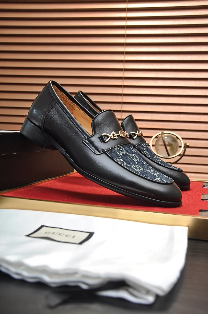 Men's shoes💰500💶Italy's top luxury men's shoe giant (GUCCI) (Gucci) (full cowhide lining) new arrival🍃Original European style🔰 Pleasant to the eye😍In order to make the shoes more durable and non-deformable🌀The production continues to follow traditional methods but there is still no lack of innovation💪Choose original sheepskin for the leather♻️ Smooth and natural And extra bright ⭐Made of imported cowhide, the first choice of rich people 38-45 (45 customized)